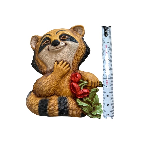 Vintage 1977 Dart Homco Raccoon w/ Flower Bouquet Wall Hanging Cute Retro Decor - Picture 2 of 7